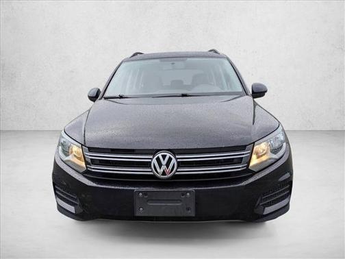 Deep Black Pearl Metallic 2017 Volkswagen Tiguan Limited 2.0T