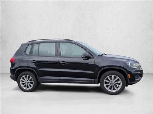 Deep Black Pearl Metallic 2017 Volkswagen Tiguan Limited 2.0T