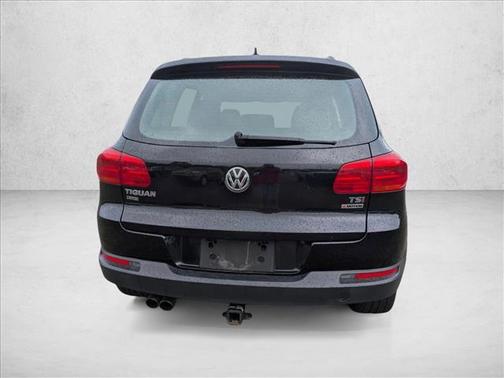 Deep Black Pearl Metallic 2017 Volkswagen Tiguan Limited 2.0T