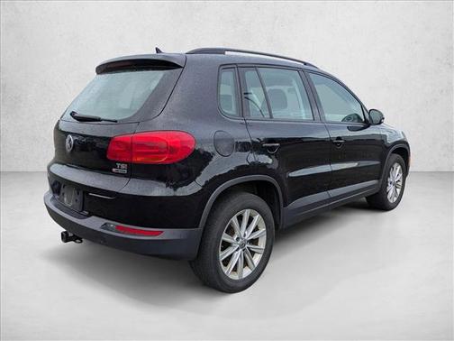 Deep Black Pearl Metallic 2017 Volkswagen Tiguan Limited 2.0T