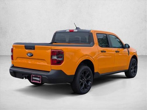 Orange Fury Metallic Tri-Coat 2026 Ford Maverick XLT