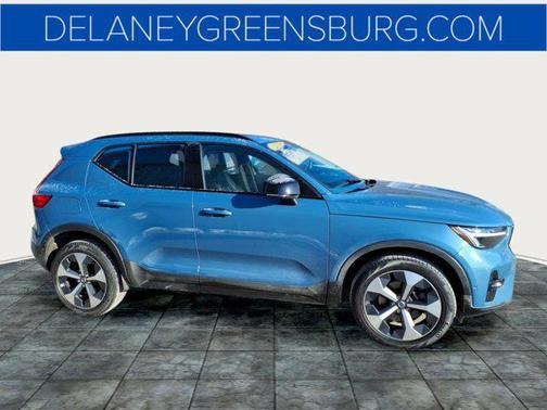 2023 Volvo XC40 B5 Plus Dark Theme