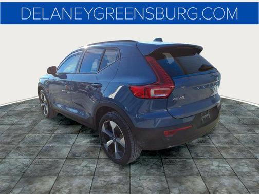 2023 Volvo XC40 B5 Plus Dark Theme