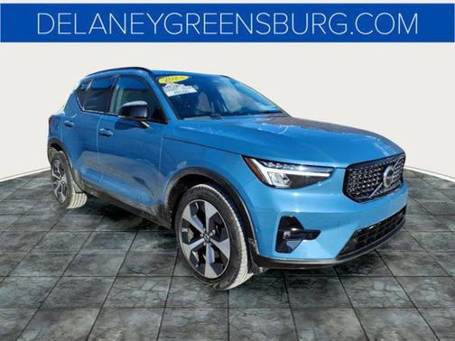 2023 Volvo XC40 B5 Plus Dark Theme