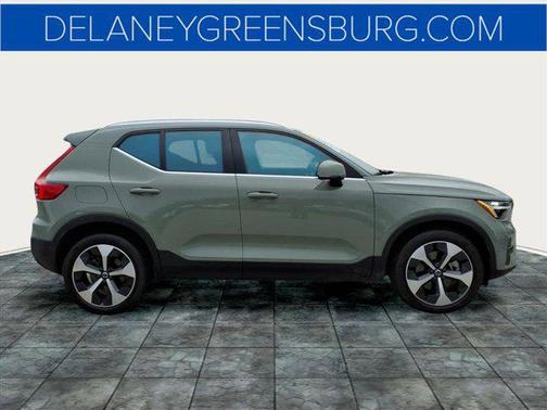 2023 Volvo XC40 B5 Plus Bright Theme