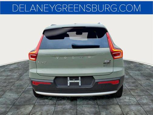 2023 Volvo XC40 B5 Plus Bright Theme