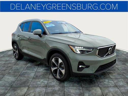 2023 Volvo XC40 B5 Plus Bright Theme