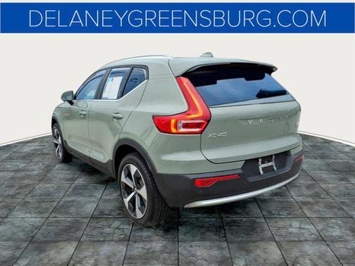 2023 Volvo XC40 B5 Plus Bright Theme