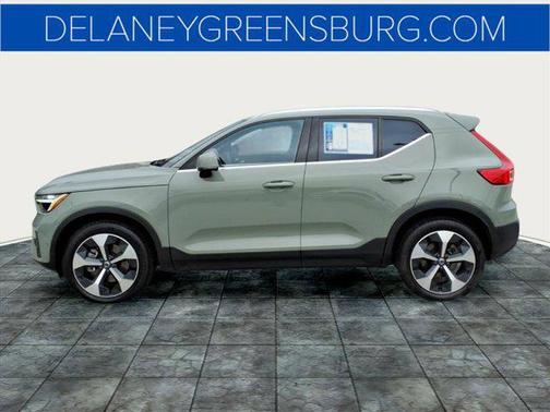 2023 Volvo XC40 B5 Plus Bright Theme