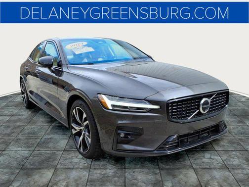 2024 Volvo S60 B5 Plus Dark Theme