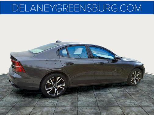 2024 Volvo S60 B5 Plus Dark Theme