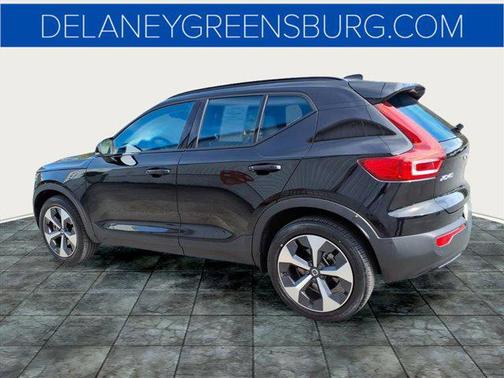 2023 Volvo XC40 B5 Plus Dark Theme