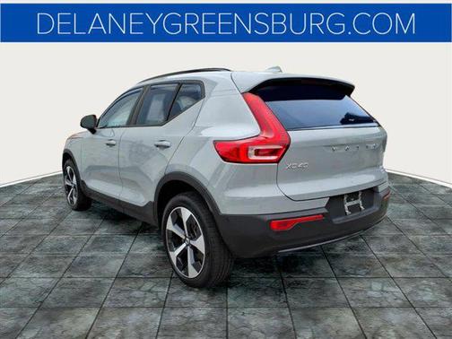 2024 Volvo XC40 B5 Plus Dark Theme