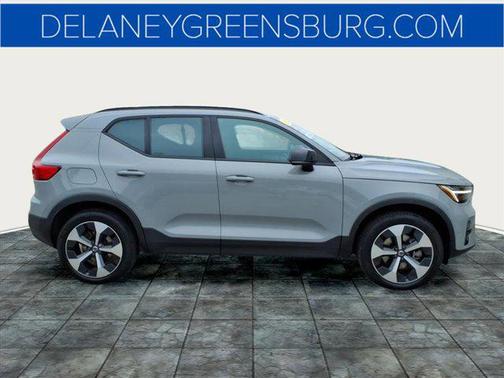 2024 Volvo XC40 B5 Plus Dark Theme
