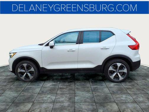 2023 Volvo XC40 B5 Plus Bright Theme