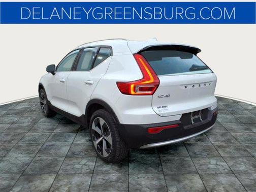 2023 Volvo XC40 B5 Plus Bright Theme