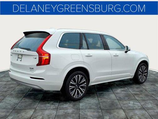 2022 Volvo XC90 T6 Momentum