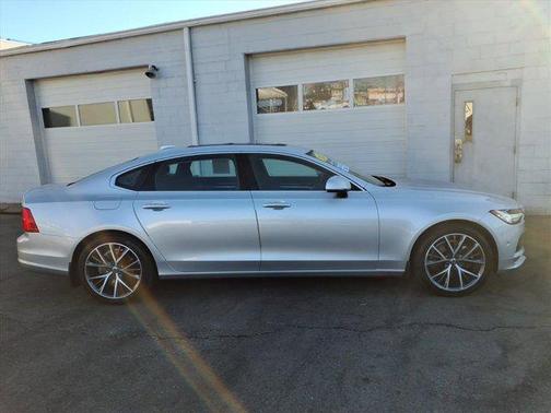 2018 Volvo S90 T5 Momentum