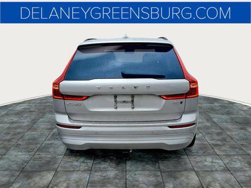 Silver Dawn Metallic 2022 Volvo XC60 B5 Momentum