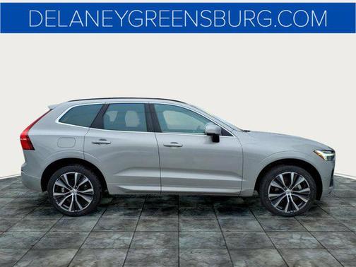 Silver Dawn Metallic 2022 Volvo XC60 B5 Momentum