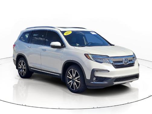 White 2019 Honda Pilot ELITE