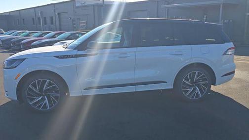 Pristine White Metallic Tri-Coat 2026 Lincoln Aviator Black Label AWD