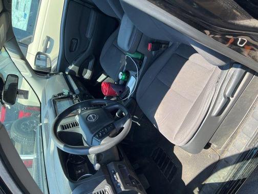 Super Black 2022 Nissan Frontier S