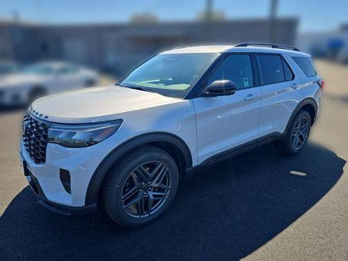 Space White Metallic 2026 Ford Explorer ST-Line