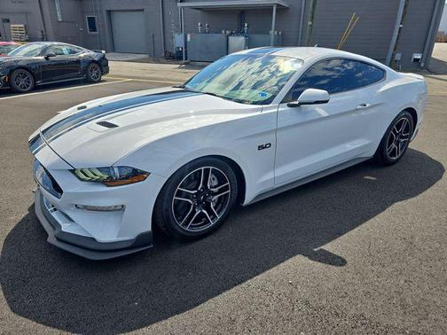Oxford White 2022 Ford Mustang GT Premium
