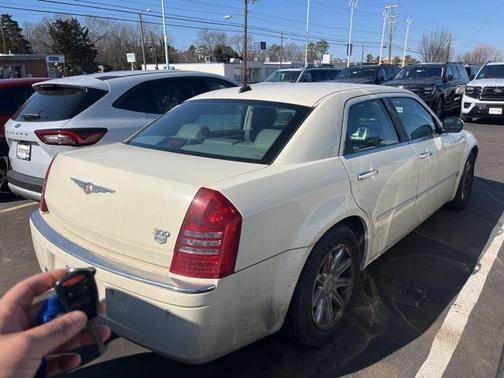2005 Chrysler 300C Base