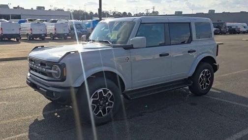 Avalanche Gray 2026 Ford Bronco Outer Banks