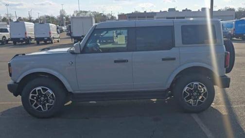 Avalanche Gray 2026 Ford Bronco Outer Banks