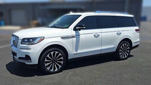 Pristine White Metallic Tri-Coat 2023 Lincoln Navigator Reserve