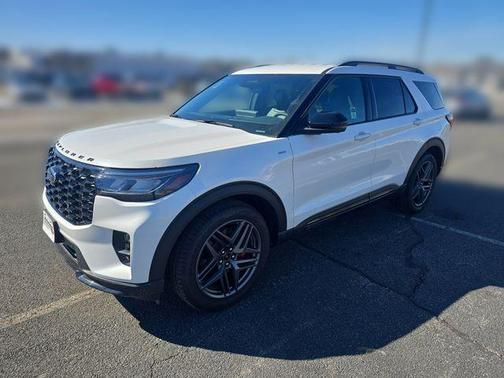 Star White Metallic Tri-Coat 2025 Ford Explorer ST-Line