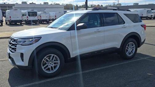 Star White Metallic Tri-Coat 2026 Ford Explorer Active