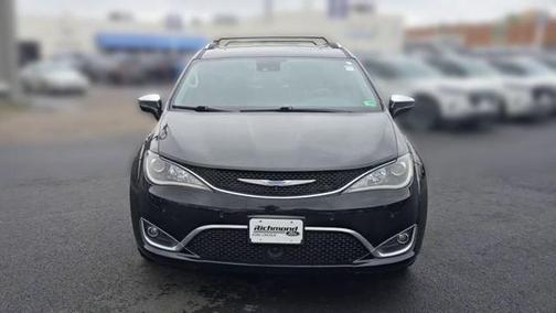 Brilliant Black Crystal Pearlcoat 2020 Chrysler Pacifica Limited