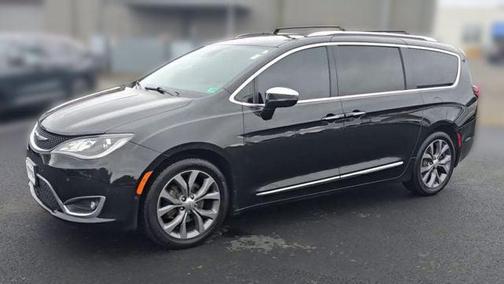 Brilliant Black Crystal Pearlcoat 2020 Chrysler Pacifica Limited