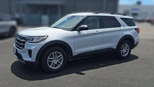 Space White Metallic 2026 Ford Explorer Active