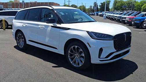 Pristine White Metallic Tri-Coat 2026 Lincoln Aviator Premiere