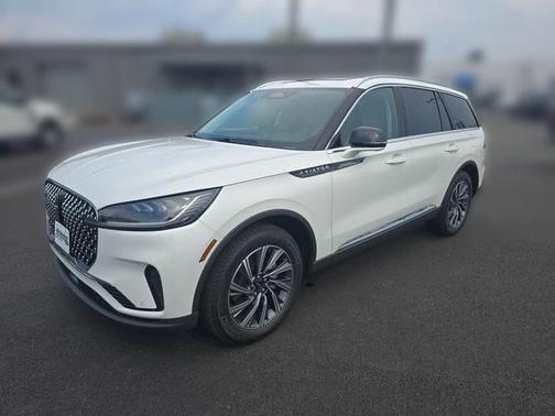 Pristine White Metallic Tri-Coat 2026 Lincoln Aviator Premiere