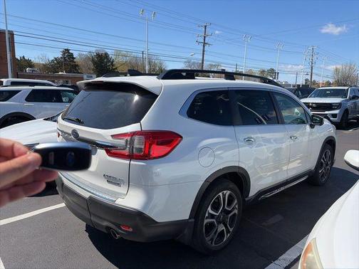 Crystal White Pearl 2023 Subaru Ascent Touring 7-Passenger