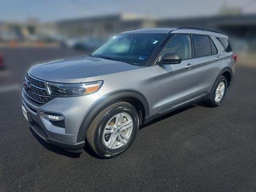 Iconic Silver Metallic 2023 Ford Explorer XLT