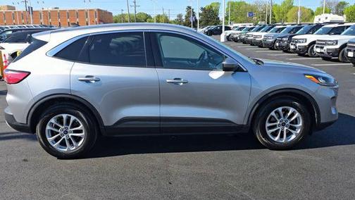 Iconic Silver Metallic 2021 Ford Escape SE