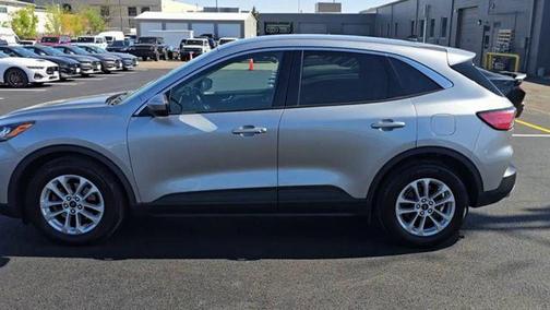 Iconic Silver Metallic 2021 Ford Escape SE