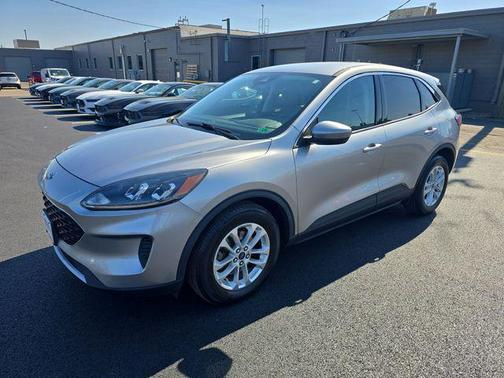 Iconic Silver Metallic 2021 Ford Escape SE