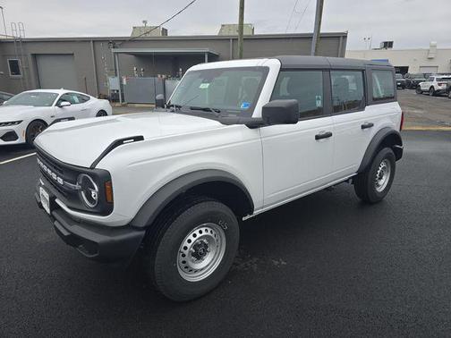 Oxford White 2025 Ford Bronco Base