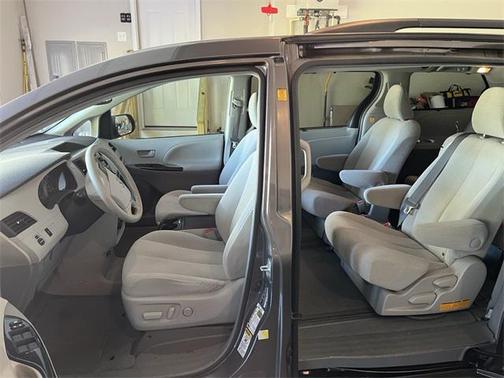 2012 Toyota Sienna LE