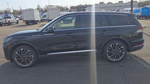 Infinite Black Metallic Clearcoat 2026 Lincoln Aviator Reserve AWD