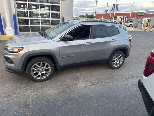 Billet Silver Metallic Clearcoat 2022 Jeep Compass Latitude Lux
