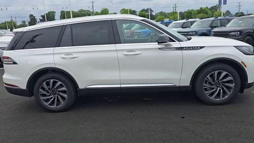 Pristine White Metallic Tri-Coat 2026 Lincoln Aviator Premiere